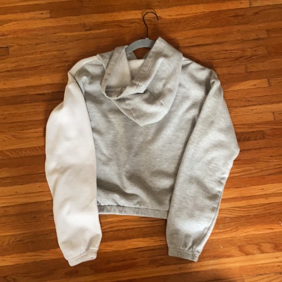 Sweater/hoodie. - Picture 2 of 2
